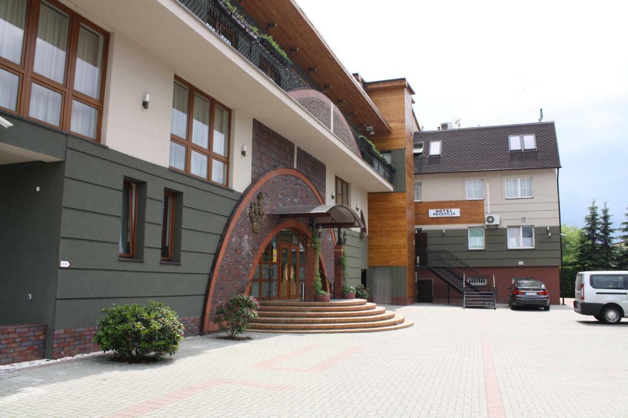 Hotel Pinocy Ledziny Exterior photo
