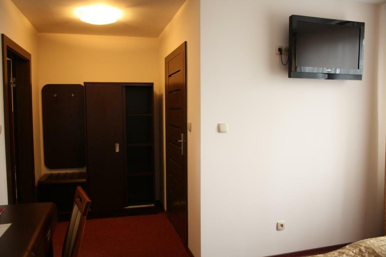 Hotel Pinocy Ledziny Exterior photo